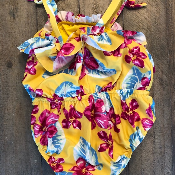 🌟 3 for $15 🌟 2T Yellow Floral Swimsuit - Picture 3 of 4